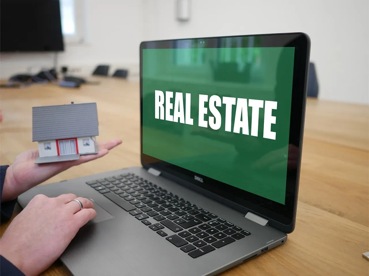 How Technology Revolutionises the Real Estate Industry? How Technology Revolutionises the Real Estate Industry?