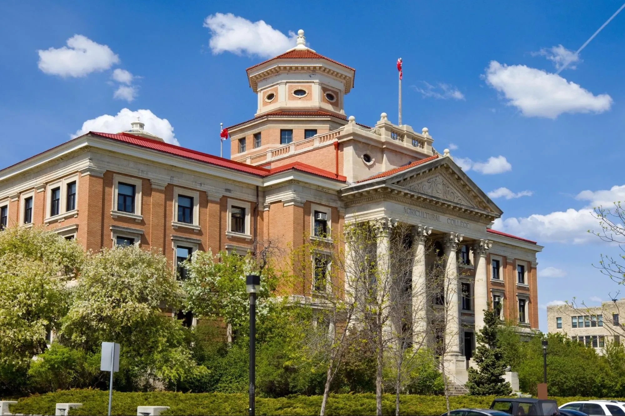 Wonderful Winnipeg: Planning Your Memorable Holidays and Exploring the City's Delights.